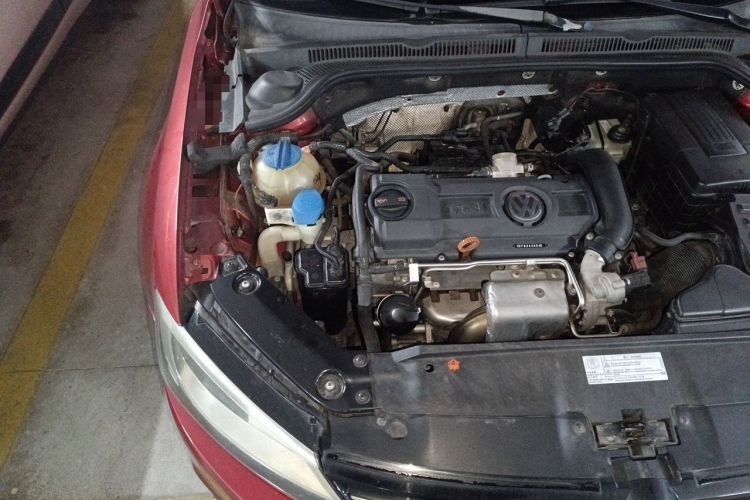 Used Volkswagen Sagitar 2012 1.4TSI Automatic Luxury Edition Engine Bay Right