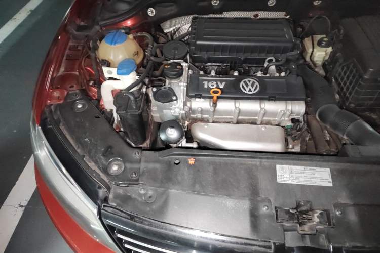 Used Volkswagen Sagitar 2012 1.6L Automatic Comfort Edition Engine Bay Right