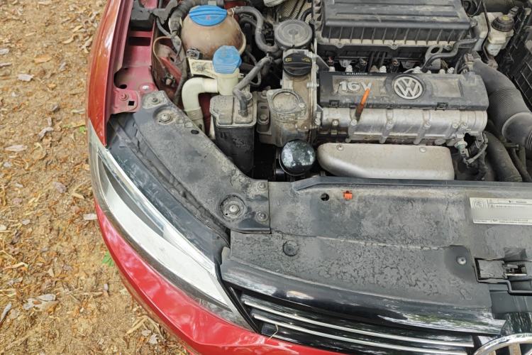 Used Volkswagen Sagitar 2012 1.6L Automatic Comfort Edition Engine Bay Right
