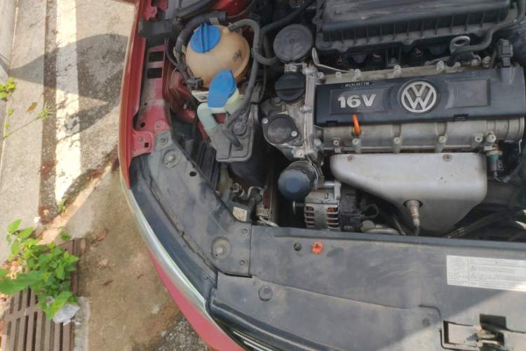 Used Volkswagen Sagitar 2012 1.6L Automatic Fashion Edition Engine Bay Right