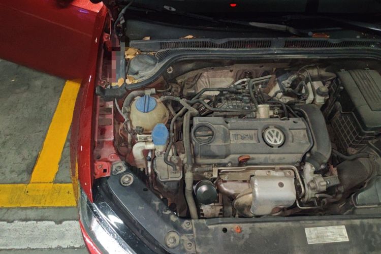 Used Volkswagen Sagitar 2012 1.4TSI Automatic Luxury Edition Engine Bay Right