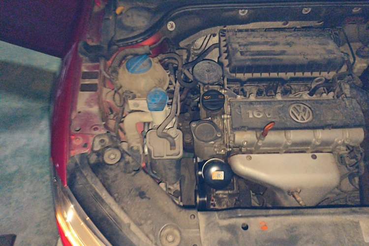 Used Volkswagen Sagitar 2012 1.6L Automatic Fashion Edition Engine Bay Right