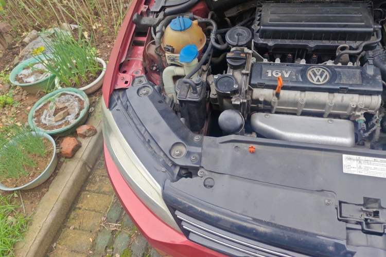 Used Volkswagen Sagitar 2012 1.6L Automatic Comfort Edition Engine Bay Right
