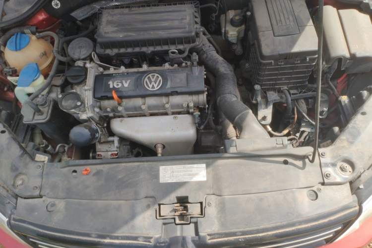 Used Volkswagen Sagitar 2012 1.6L Automatic Fashion Edition Engine Bay
