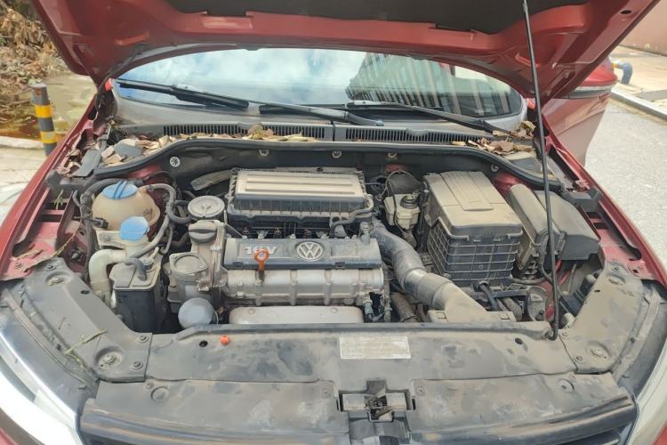 Used Volkswagen Sagitar 2012 1.6L Automatic Comfort Edition Engine Bay