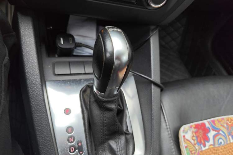 Used Volkswagen Sagitar 2012 1.4TSI Automatic Luxury Edition Gear Lever