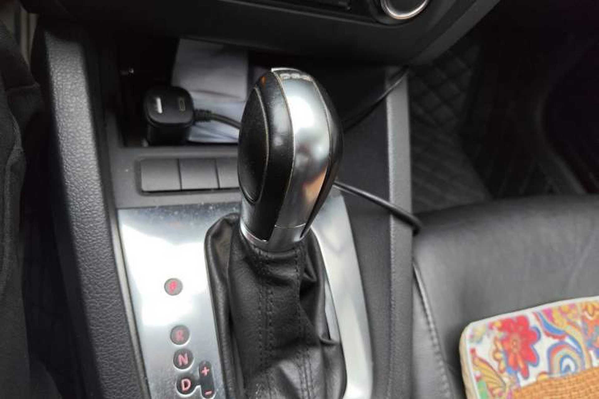 Used Volkswagen Sagitar 2012 1.4TSI Automatic Luxury Edition Gear Lever