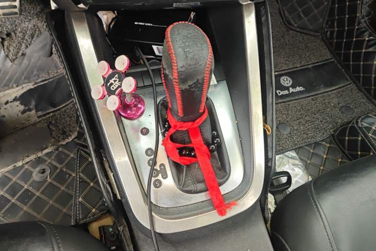 Used Volkswagen Sagitar 2012 1.6L Automatic Comfort Edition Gear Lever