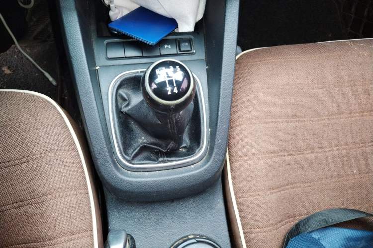 Used Volkswagen Sagitar 2012 1.4TSI Manual Luxury Model Gear Lever