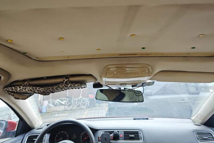 Used Volkswagen Sagitar 2012 1.6L Manual Comfort Model Headliner