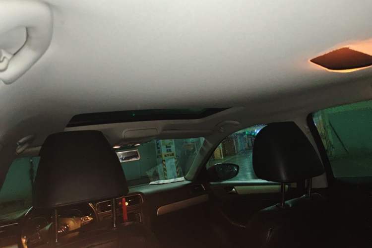 Used Volkswagen Sagitar 2012 1.4TSI Automatic Luxury Edition Headliner