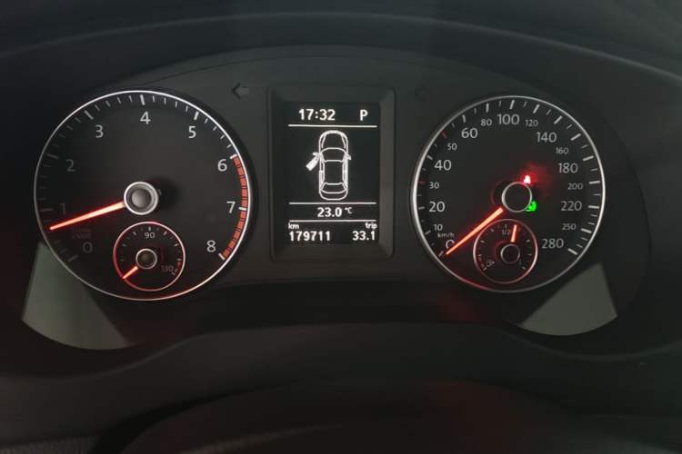 Used Volkswagen Sagitar 2012 1.4TSI Automatic Luxury Edition Instrument Cluster