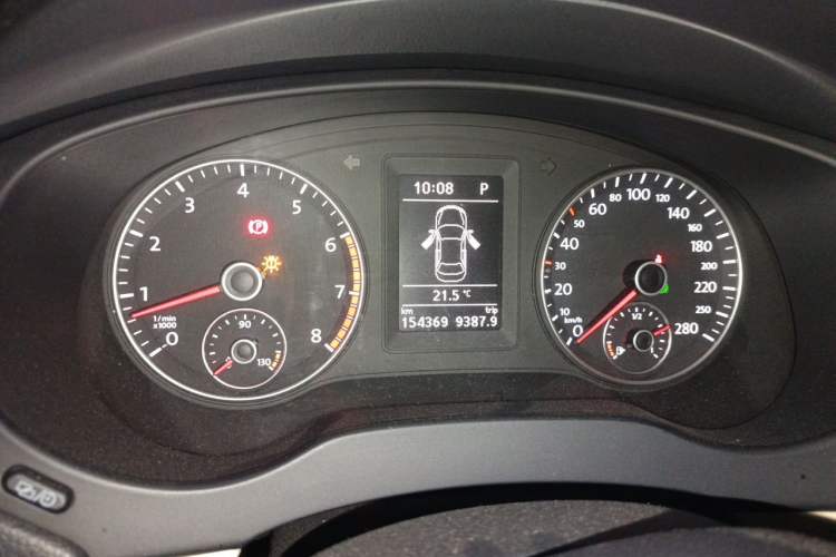 Used Volkswagen Sagitar 2012 1.4TSI Automatic Luxury Edition Instrument Cluster