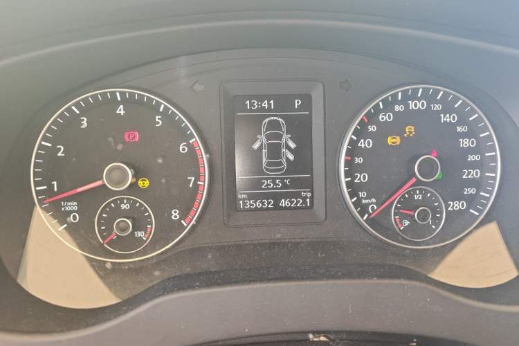 Used Volkswagen Sagitar 2012 1.4TSI Automatic Luxury Edition Instrument Cluster