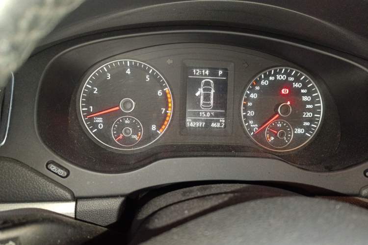 Used Volkswagen Sagitar 2012 1.4TSI Automatic Luxury Edition Instrument Cluster