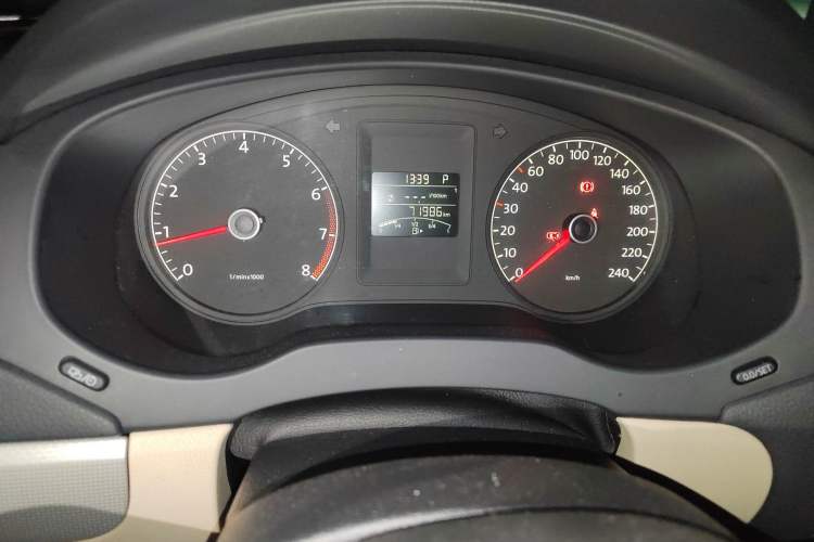 Used Volkswagen Sagitar 2012 1.6L Automatic Comfort Edition Instrument Cluster