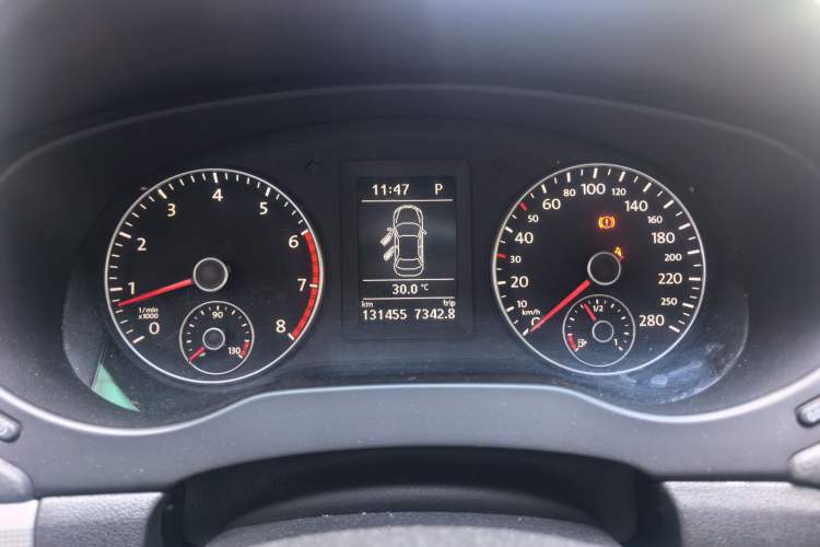 Used Volkswagen Sagitar 2012 1.4TSI Automatic Luxury Edition Instrument Cluster