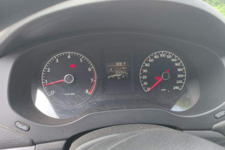 Used Volkswagen Sagitar 2012 1.6L Automatic Fashion Edition Instrument Cluster