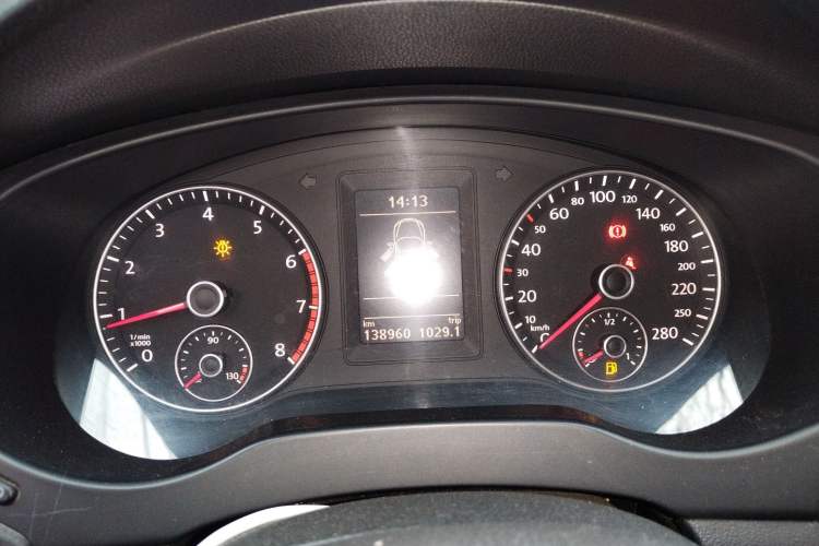Used Volkswagen Sagitar 2012 1.4TSI Manual Luxury Model Instrument Cluster