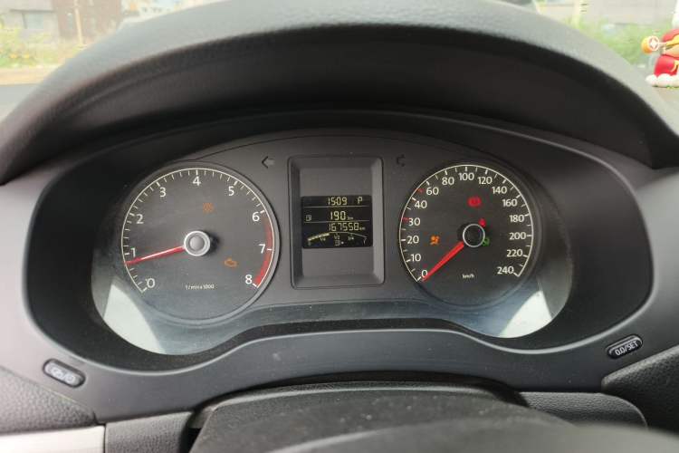Used Volkswagen Sagitar 2012 1.6L Automatic Comfort Edition Instrument Cluster