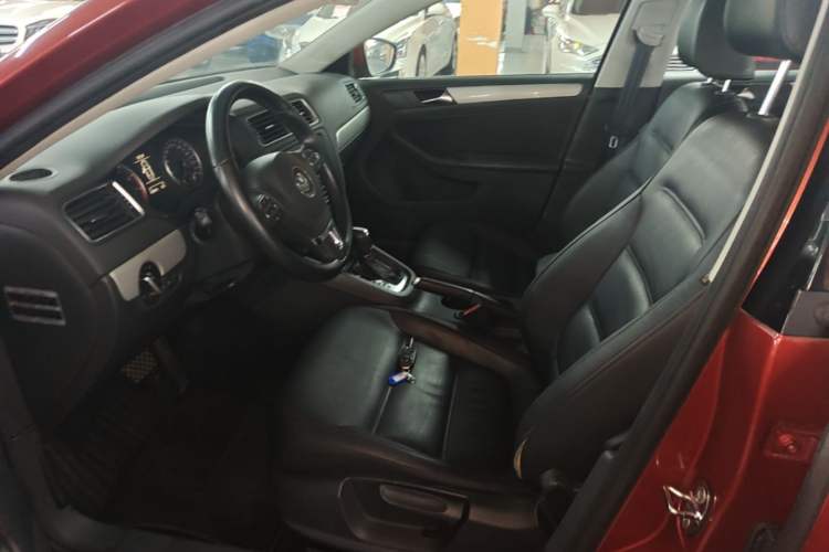 Used Volkswagen Sagitar 2012 1.4TSI Automatic Luxury Edition Left Front Seat