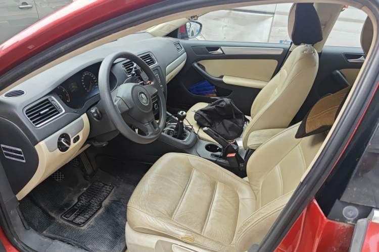 Used Volkswagen Sagitar 2012 1.6L Manual Comfort Model Left Front Seat