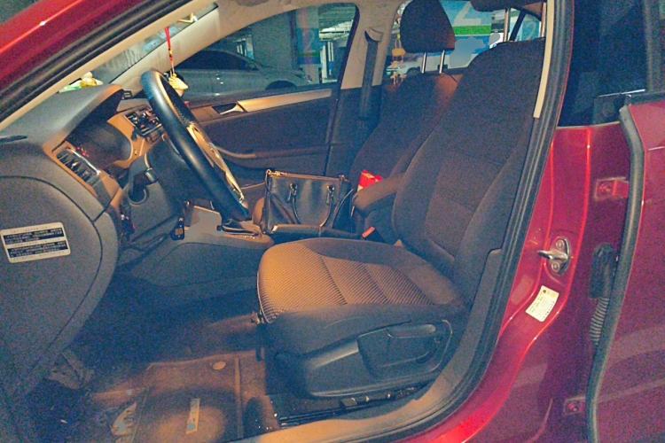Used Volkswagen Sagitar 2012 1.6L Automatic Fashion Edition Left Front Seat