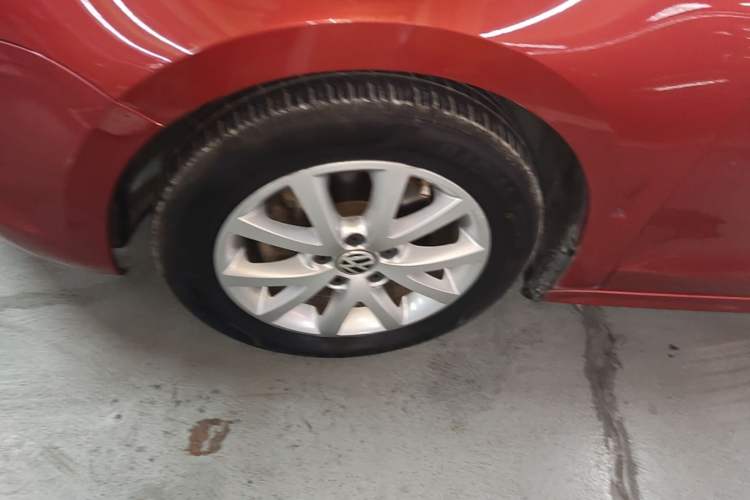 Used Volkswagen Sagitar 2012 1.4TSI Automatic Luxury Edition Left Front Wheel Hub