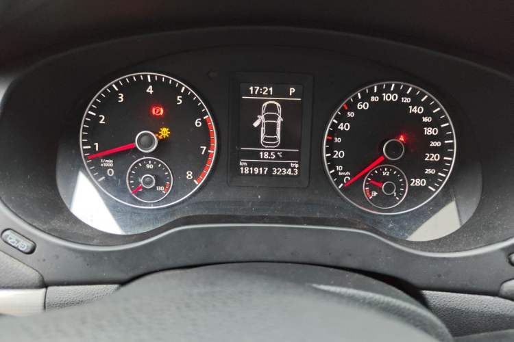 Used Volkswagen Sagitar 2012 1.4TSI Automatic Luxury Edition Odometer Close Up