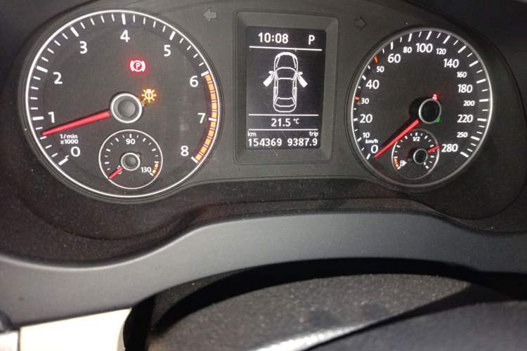 Used Volkswagen Sagitar 2012 1.4TSI Automatic Luxury Edition Odometer Close Up