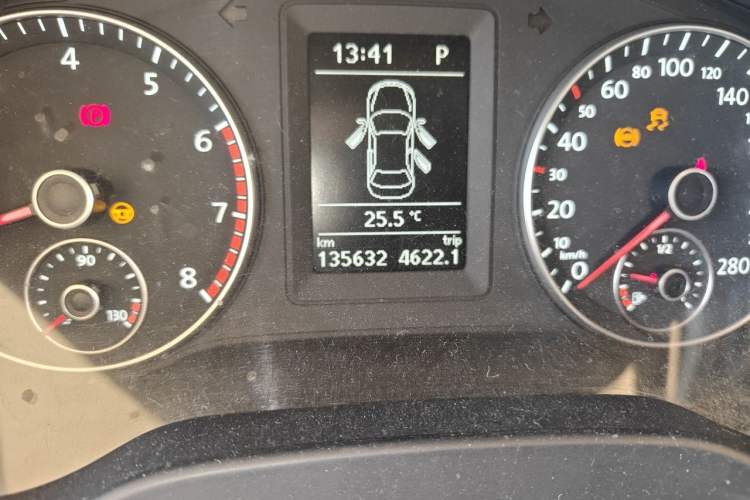 Used Volkswagen Sagitar 2012 1.4TSI Automatic Luxury Edition Odometer Close Up