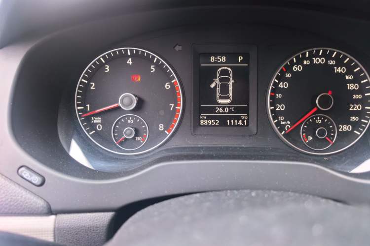 Used Volkswagen Sagitar 2012 1.4TSI Automatic Luxury Edition Odometer Close Up