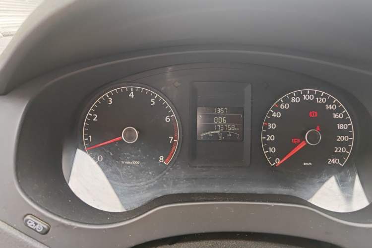 Used Volkswagen Sagitar 2012 1.6L Manual Comfort Model Odometer Close Up