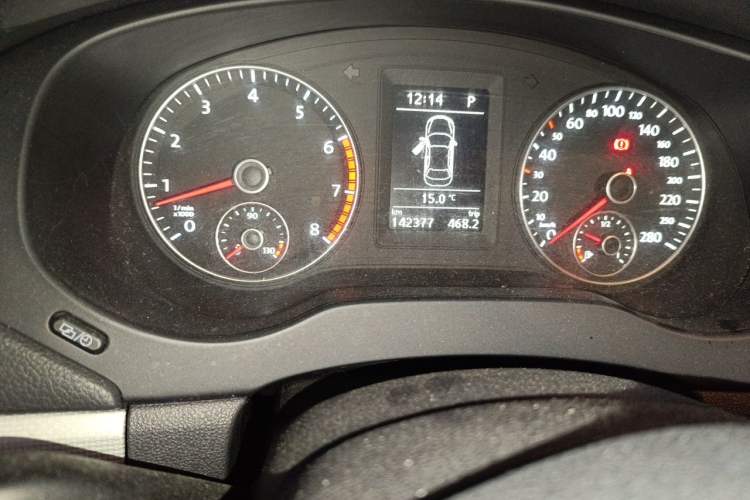 Used Volkswagen Sagitar 2012 1.4TSI Automatic Luxury Edition Odometer Close Up
