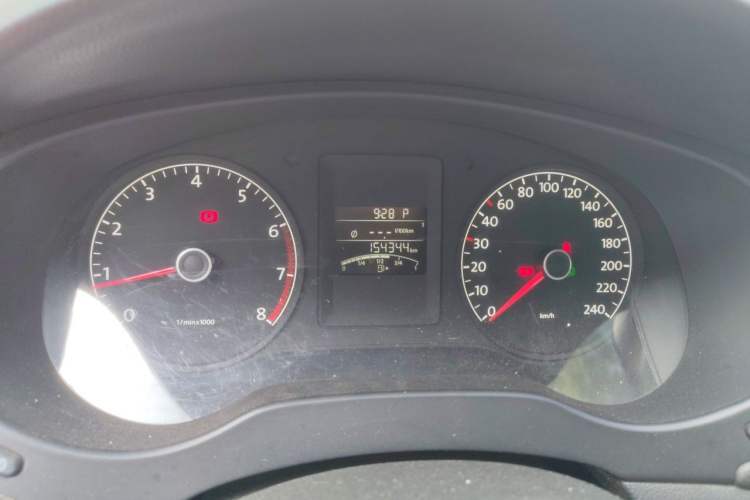 Used Volkswagen Sagitar 2012 1.6L Automatic Fashion Edition Odometer Close Up