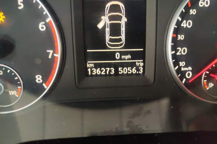 Used Volkswagen Sagitar 2012 1.4TSI Manual Luxury Model Odometer Close Up