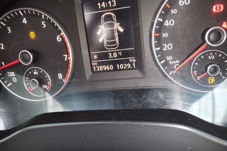 Used Volkswagen Sagitar 2012 1.4TSI Manual Luxury Model Odometer Close Up