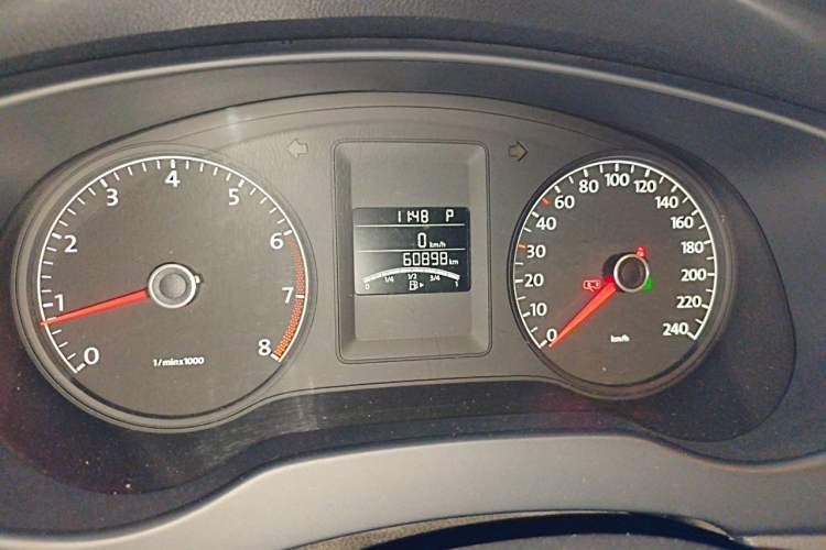 Used Volkswagen Sagitar 2012 1.6L Automatic Fashion Edition Odometer Close Up