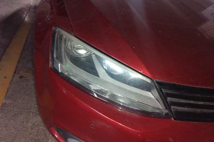 Used Volkswagen Sagitar 2012 1.4TSI Automatic Luxury Edition Right Front Headlight