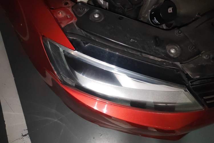 Used Volkswagen Sagitar 2012 1.6L Automatic Comfort Edition Right Front Headlight