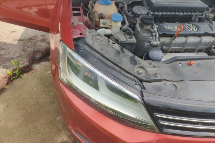Used Volkswagen Sagitar 2012 1.6L Automatic Fashion Edition Right Front Headlight
