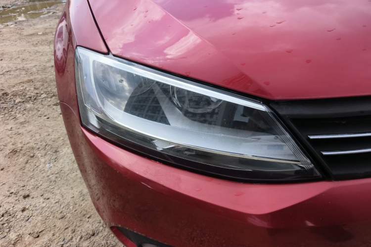 Used Volkswagen Sagitar 2012 1.6L Automatic Comfort Edition Right Front Headlight