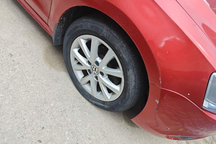 Used Volkswagen Sagitar 2012 1.6L Manual Comfort Model Right Front Wheel Hub