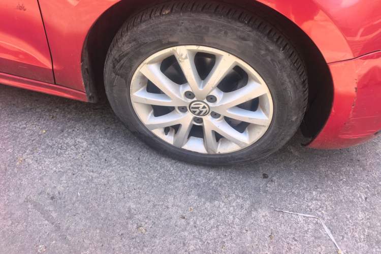 Used Volkswagen Sagitar 2012 1.4TSI Automatic Luxury Edition Right Front Wheel Hub