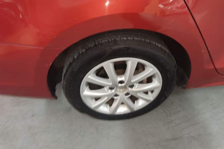 Used Volkswagen Sagitar 2012 1.4TSI Automatic Luxury Edition Right Rear Wheel Hub