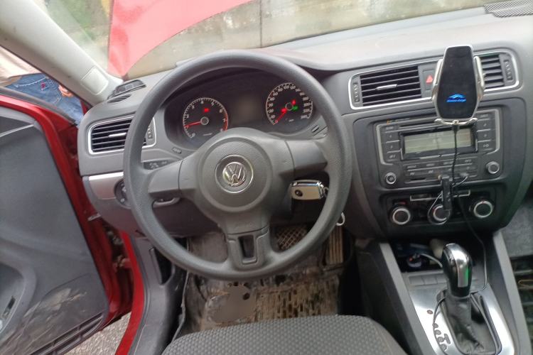 Used Volkswagen Sagitar 2012 1.6L Automatic Fashion Edition Steering Wheel
