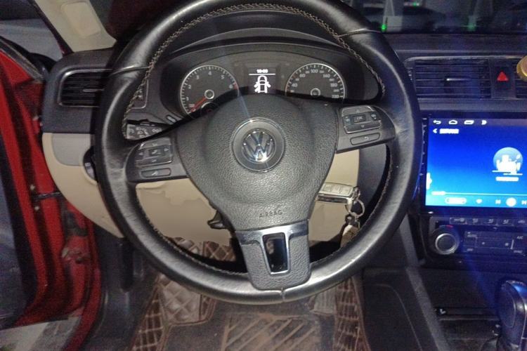 Used Volkswagen Sagitar 2012 1.4TSI Automatic Luxury Edition Steering Wheel