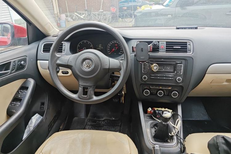 Used Volkswagen Sagitar 2012 1.6L Manual Comfort Model Steering Wheel