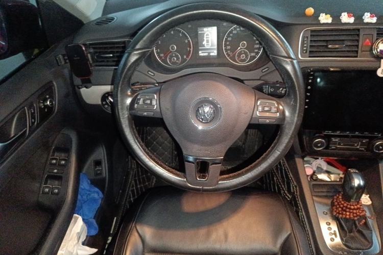 Used Volkswagen Sagitar 2012 1.4TSI Automatic Luxury Edition Steering Wheel
