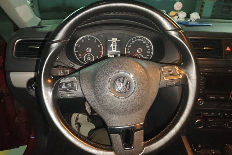 Used Volkswagen Sagitar 2012 1.4TSI Automatic Luxury Edition Steering Wheel